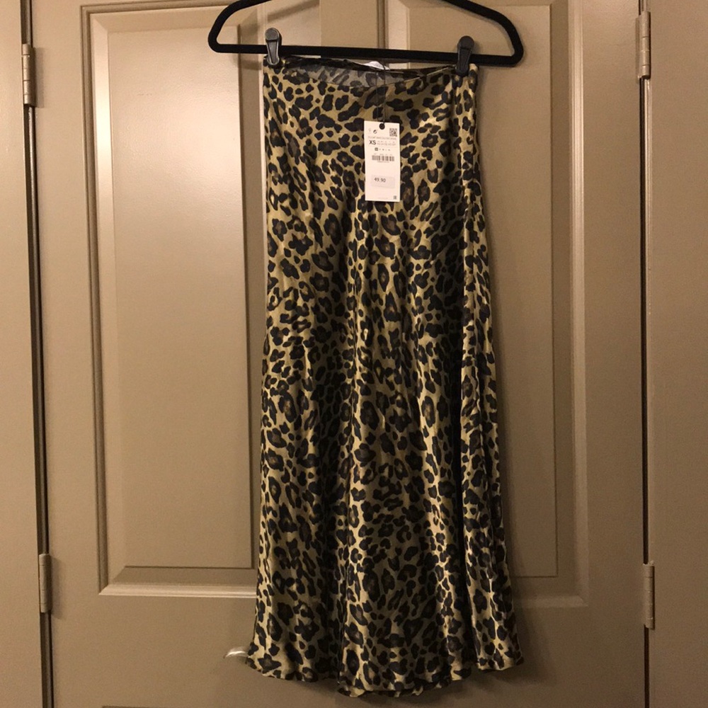 NEW Zara leopard print midi skirt